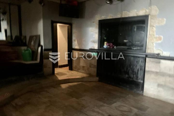 Istra, Poreč - poslovni prostor 115 m2 u starogradskoj jezgri 
