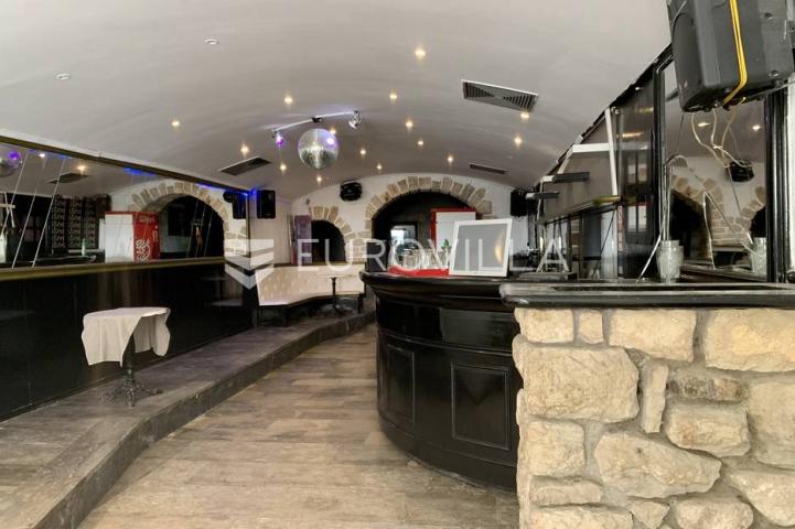 Istra, Poreč - poslovni prostor 115 m2 u starogradskoj jezgri 