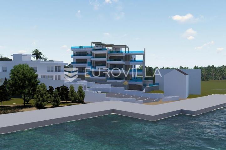 Grebaštica, luksuzan penthouse s krovnom terasom s bazenom i pogledom na more