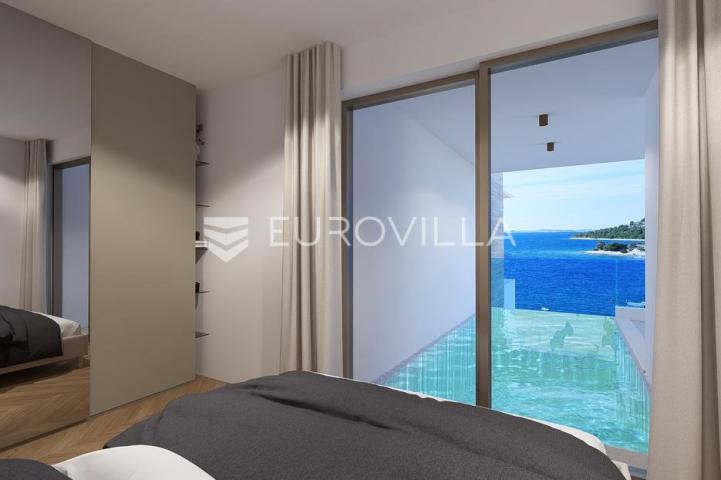 Grebaštica, luksuzan penthouse s krovnom terasom s bazenom i pogledom na more
