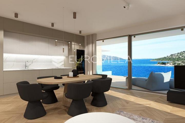 Grebaštica, luksuzan penthouse s krovnom terasom s bazenom i pogledom na more