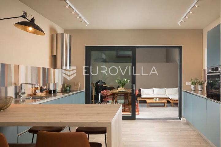 Poreč, kuća B3 u nizu 117 m2, moderan stambeni projekt, mogućnost bazena, pogled na more