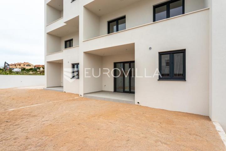 Vodice, prostran dvosoban stan, 112,61 m²