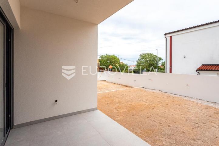 Vodice, prostran dvosoban stan, 112,61 m²