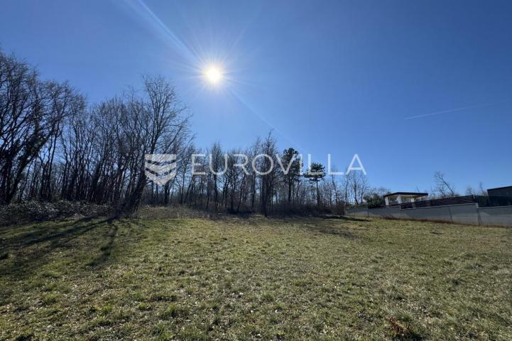 Istra, Barban, građevinsko i poljoprivredno zemljište 3260m2 u mirnom djelu 
