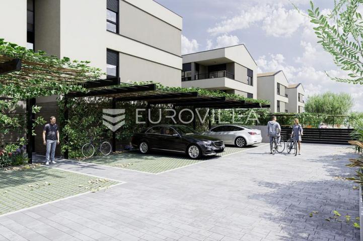 Istra, Fažana, luksuzan četverosoban stan 106.76 m², vrt 186.70 m², 1.2km od mora, zatvoreni komplek