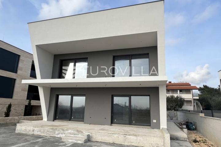Istra, Medulin kuća s bazenom nedovršena, pogled na more