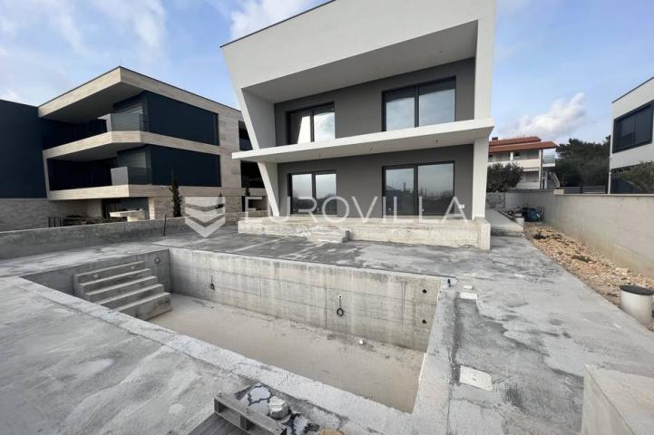Istra, Medulin kuća s bazenom nedovršena, pogled na more