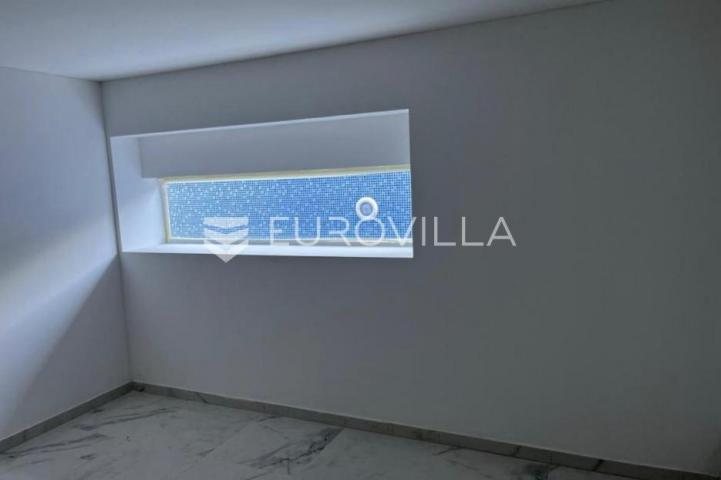 Istra, Rovinjsko selo, luksuzna prizemnica veličine 218m2 s bazenom, jacuzzijem i saunom