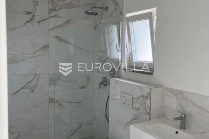 Istra, Rovinjsko selo, luksuzna prizemnica veličine 218m2 s bazenom, jacuzzijem i saunom
