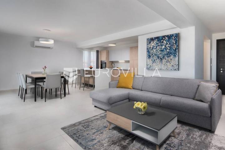Istra, Umag, opremljen apartman s dvije terase C6