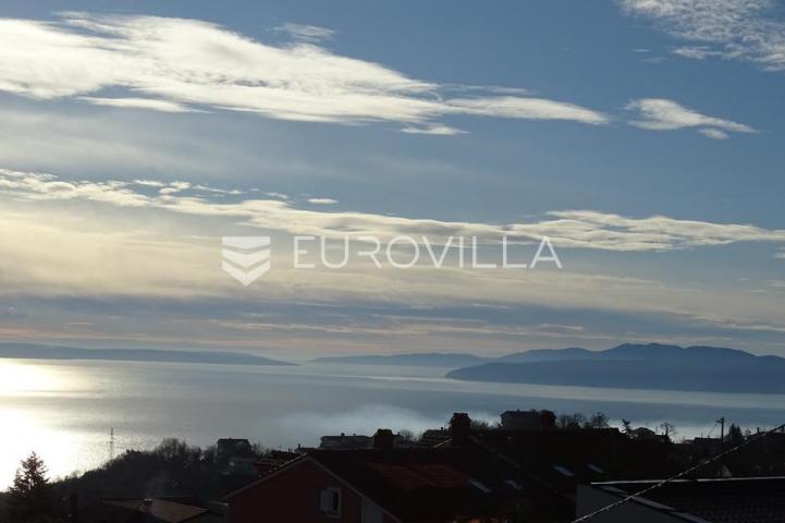 Bregi, teren s pogledom