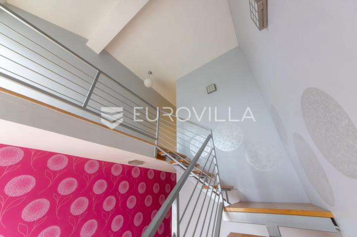 Osijek, Novi grad, 4 sobe Penthouse 166 m² s garažom i liftom (moguće poslovni)
