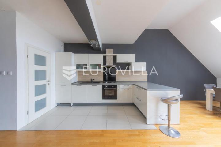 Osijek, Novi grad, 4 sobe Penthouse 166 m² s garažom i liftom (moguće poslovni)