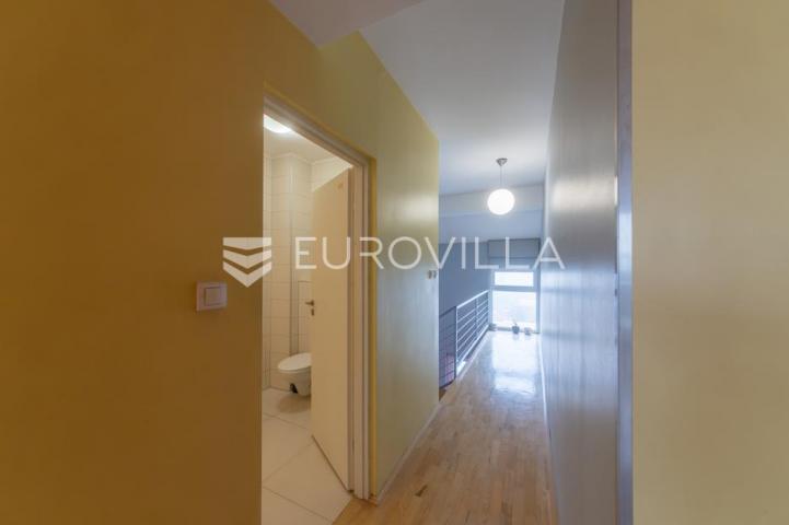 Osijek, Novi grad, 4 sobe Penthouse 166 m² s garažom i liftom (moguće poslovni)