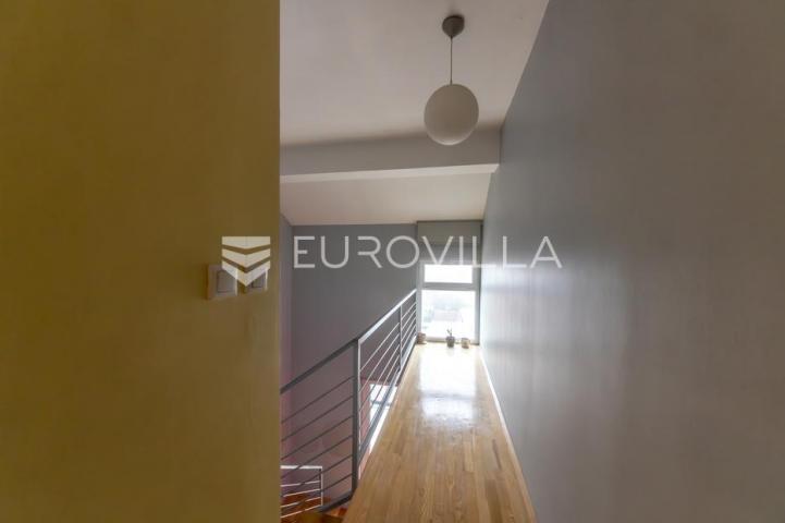 Osijek, Novi grad, 4 sobe Penthouse 166 m² s garažom i liftom (moguće poslovni)