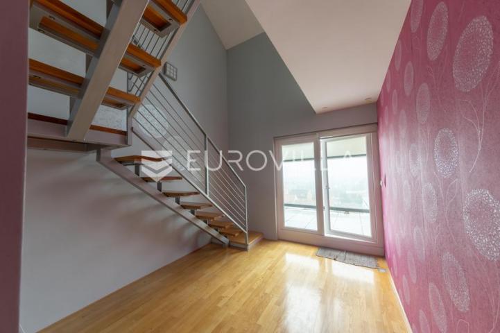 Osijek, Novi grad, 4 sobe Penthouse 166 m² s garažom i liftom (moguće poslovni)