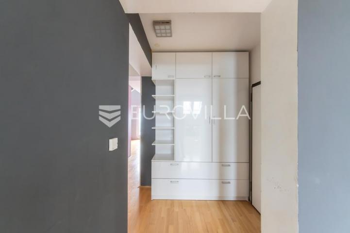 Osijek, Novi grad, 4 sobe Penthouse 166 m² s garažom i liftom (moguće poslovni)