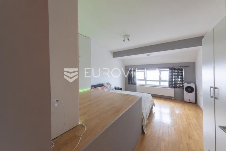 Osijek, Novi grad, 4 sobe Penthouse 166 m² s garažom i liftom (moguće poslovni)