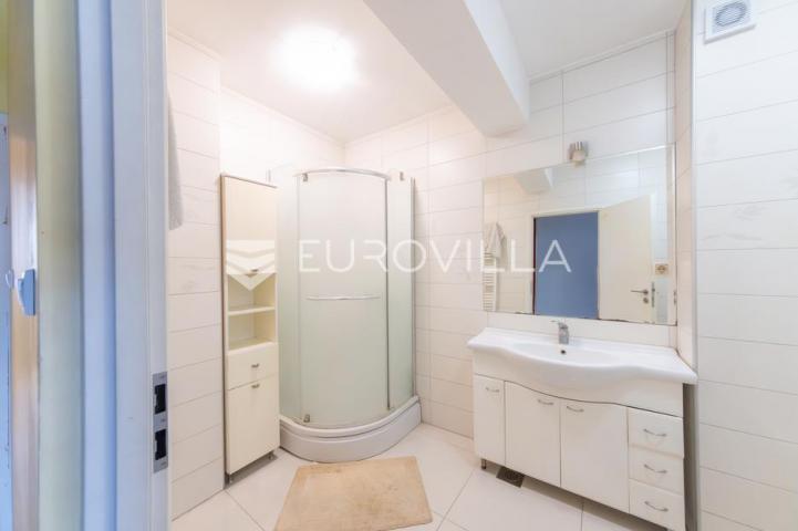 Osijek, Novi grad, 4 sobe Penthouse 166 m² s garažom i liftom (moguće poslovni)