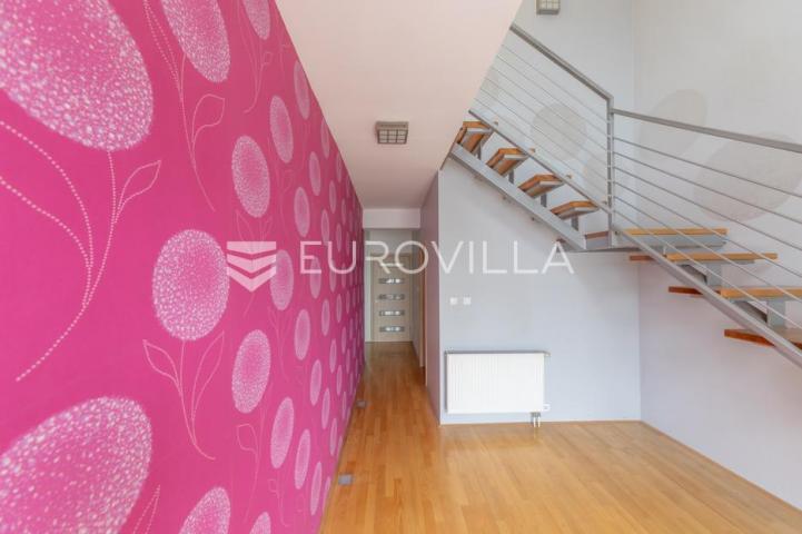 Osijek, Novi grad, 4 sobe Penthouse 166 m² s garažom i liftom (moguće poslovni)