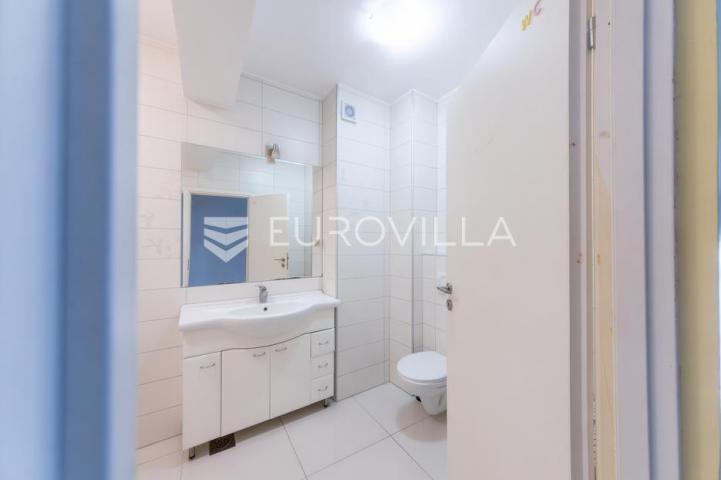 Osijek, Novi grad, 4 sobe Penthouse 166 m² s garažom i liftom (moguće poslovni)