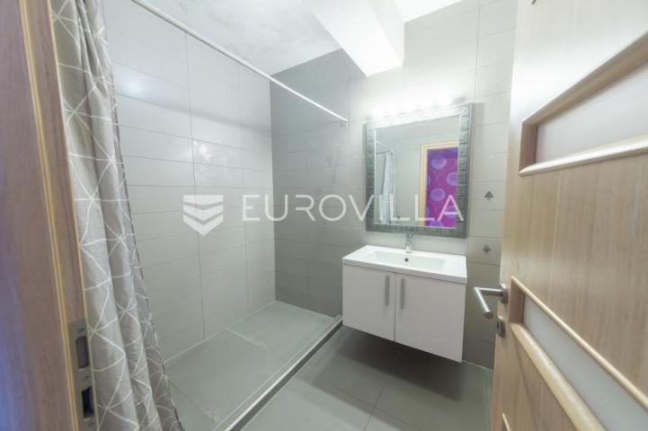 Osijek, Novi grad, 4 sobe Penthouse 166 m² s garažom i liftom (moguće poslovni)