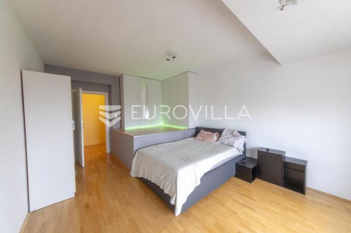 Osijek, Novi grad, 4 sobe Penthouse 166 m² s garažom i liftom (moguće poslovni)