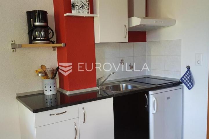 Istra, Medulin, Banjole kvalitetna samostojeća kuća sa 6 stanova 360 m² u blizini mora