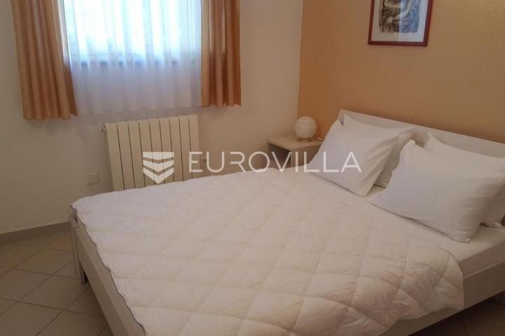 Istra, Medulin, Banjole kvalitetna samostojeća kuća sa 6 stanova 360 m² u blizini mora