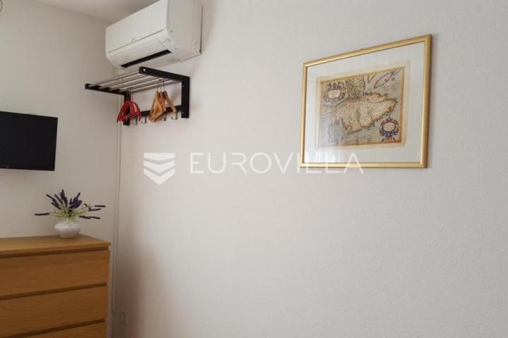 Istra, Medulin, Banjole kvalitetna samostojeća kuća sa 6 stanova 360 m² u blizini mora