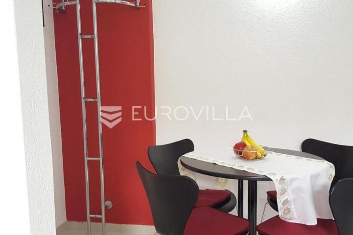 Istra, Medulin, Banjole kvalitetna samostojeća kuća sa 6 stanova 360 m² u blizini mora