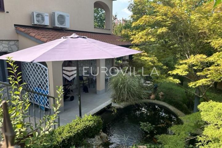 Istra, Medulin, Banjole kvalitetna samostojeća kuća sa 6 stanova 360 m² u blizini mora