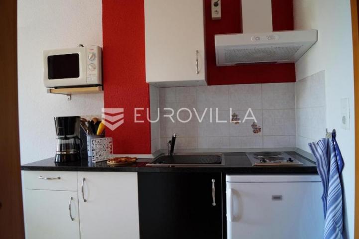 Istra, Medulin, Banjole kvalitetna samostojeća kuća sa 6 stanova 360 m² u blizini mora