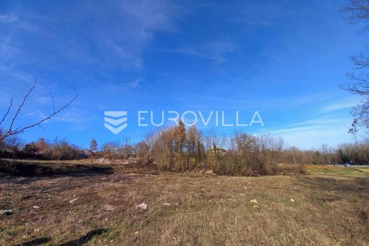 Istra, Tinjan, građevinsko zemljište u mirnom okruženju