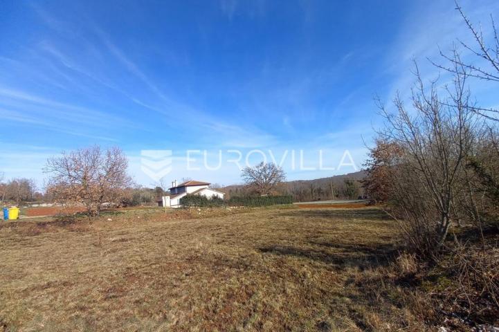 Istra, Tinjan, građevinsko zemljište u mirnom okruženju