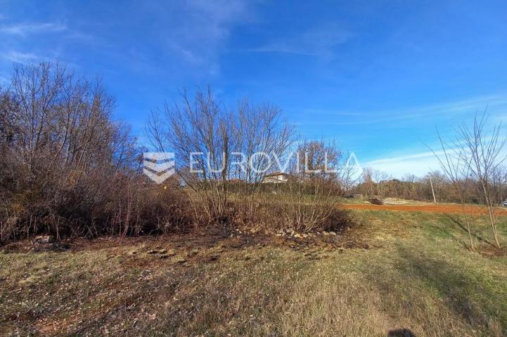 Istra, Tinjan, građevinsko zemljište u mirnom okruženju