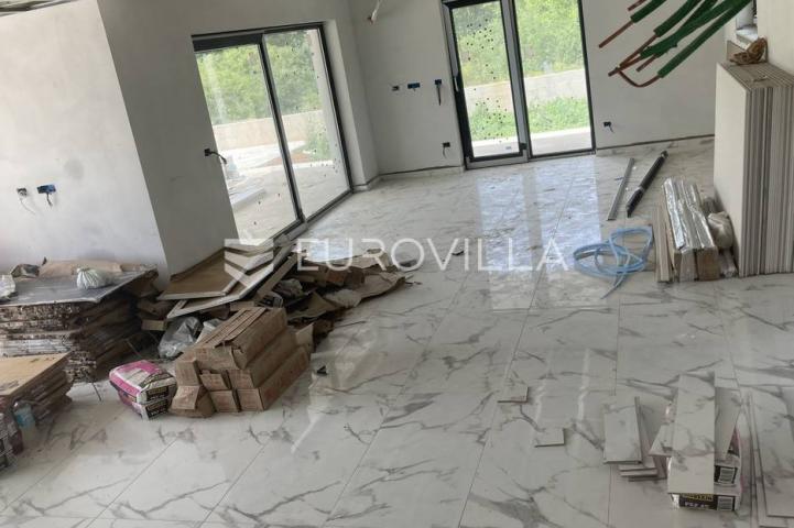 Istra, Zartinj, vila s bazenom 180m2 novogradnja