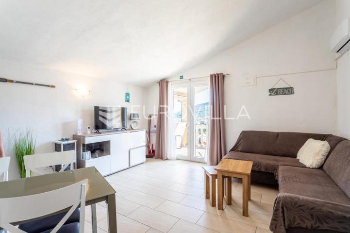 Vinišće, samostojeća apartmanska kuća ukupne površine 259 m2