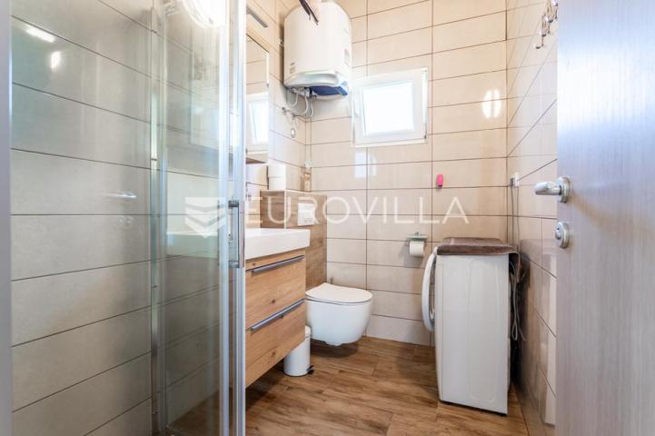 Vinišće, samostojeća apartmanska kuća ukupne površine 259 m2