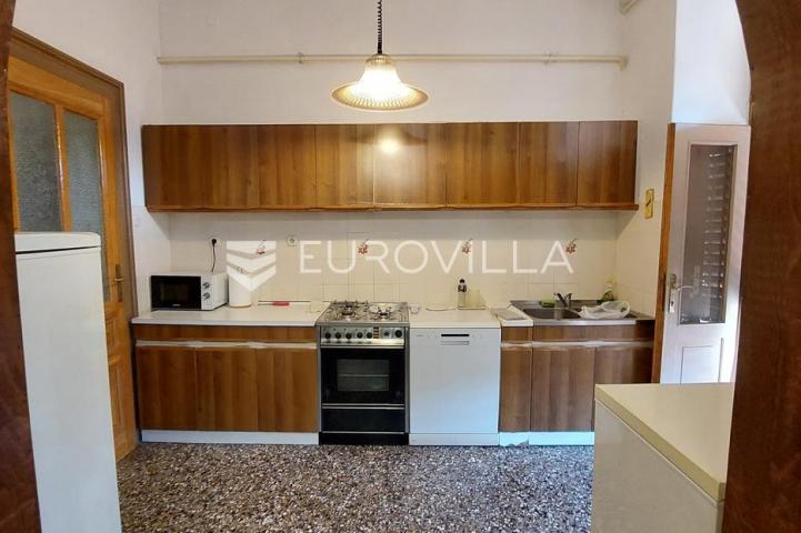 Istra, Pula, trosoban stan nadomak centra grada