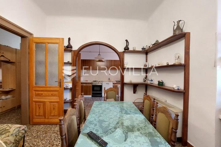 Istra, Pula, trosoban stan nadomak centra grada