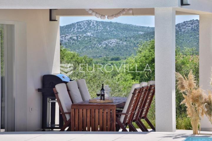 Benkovac, Radašinovci, prekrasna vila s bazenom u mirnom okruženju