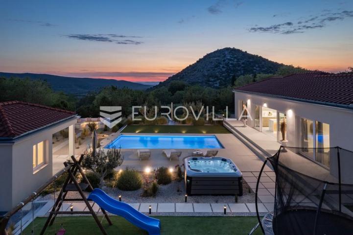 Benkovac, Radašinovci, prekrasna vila s bazenom u mirnom okruženju