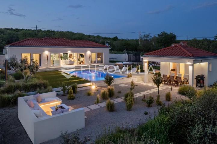 Benkovac, Radašinovci, prekrasna vila s bazenom u mirnom okruženju