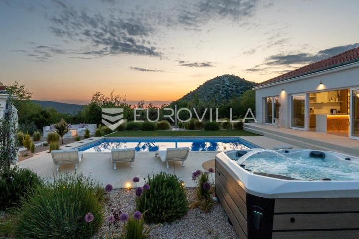 Benkovac, Radašinovci, prekrasna vila s bazenom u mirnom okruženju