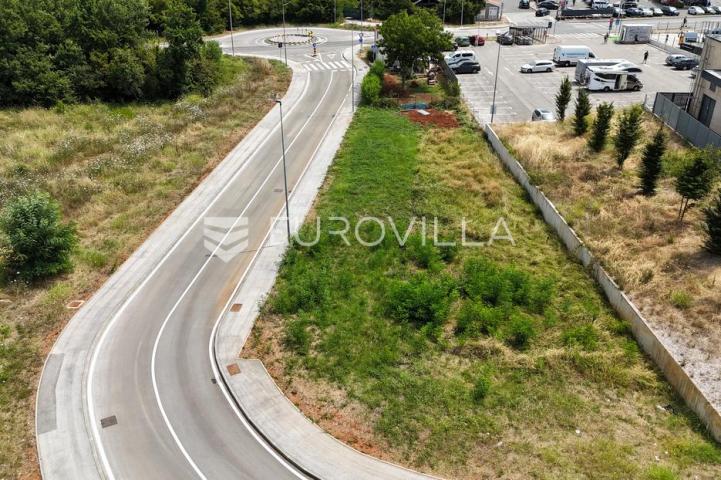 Istra, Poreč, Građevinsko zemljište 1158 m² u poslovnoj zoni