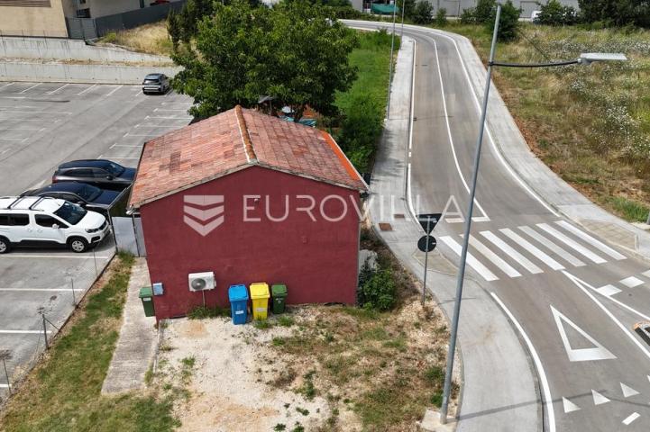Istra, Poreč, Građevinsko zemljište 1158 m² u poslovnoj zoni