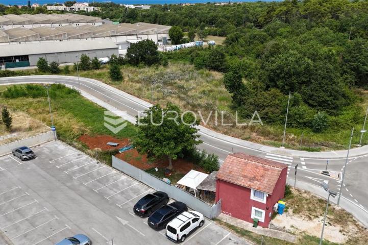 Istra, Poreč, Građevinsko zemljište 1158 m² u poslovnoj zoni
