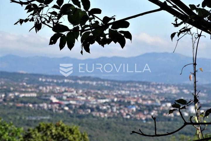 Matulji, Bregi, prodajemo odličan građevinski teren s pogledom na Rijeku , otoke i Gorski kotar